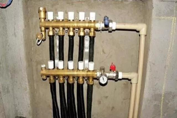 地暖分水器這樣使用才正確，用20年都不會(huì)壞！